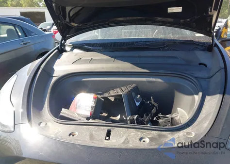 2023 Tesla Model Y Awd/Long Range Dual Motor All-Wheel Drive z USA, uszkodzony, nr VIN 7SAYGAEE9PF888254